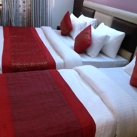 Hotel Snow White Inn Ню Делхи Екстериор снимка