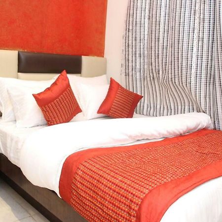 Hotel Snow White Inn Ню Делхи Екстериор снимка