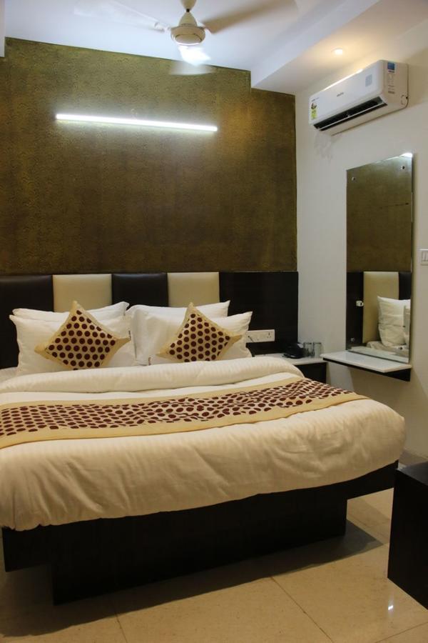 Hotel Snow White Inn Ню Делхи Екстериор снимка