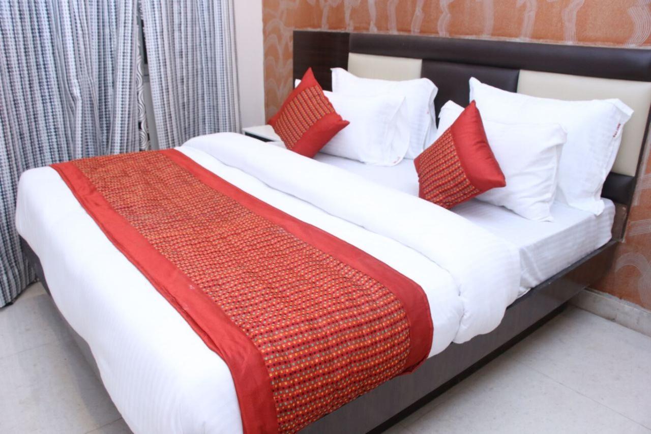 Hotel Snow White Inn Ню Делхи Екстериор снимка