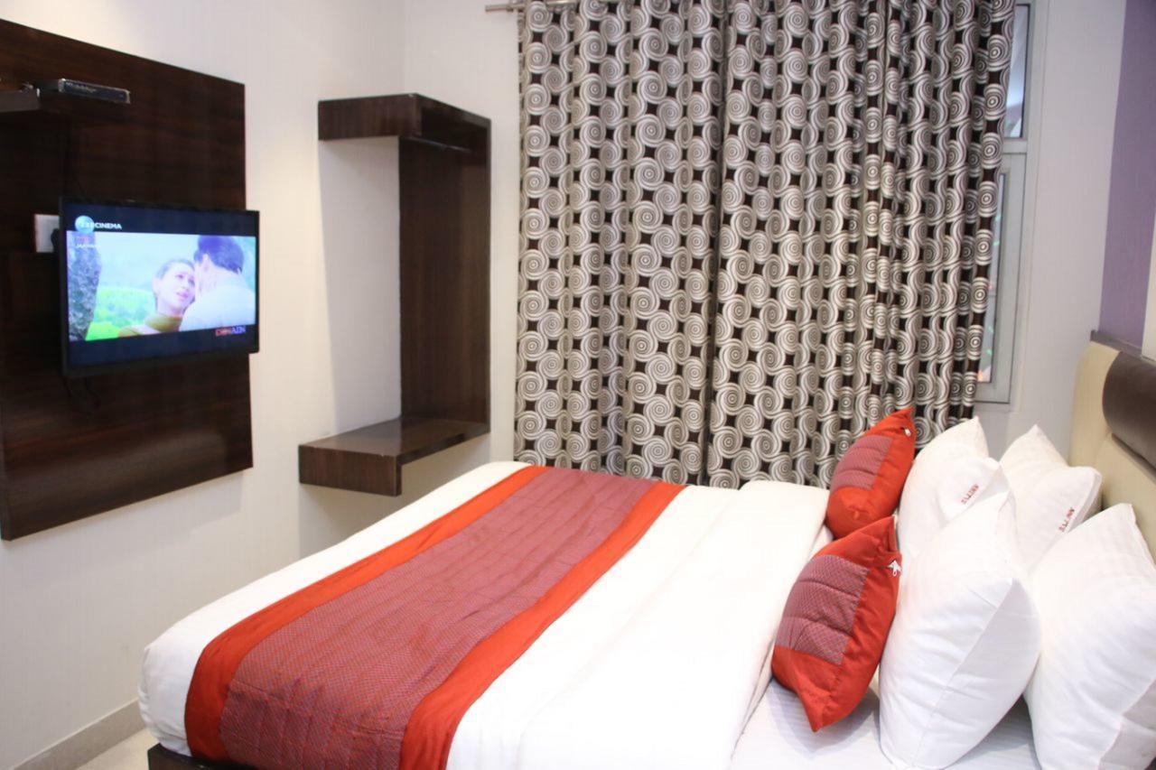 Hotel Snow White Inn Ню Делхи Екстериор снимка
