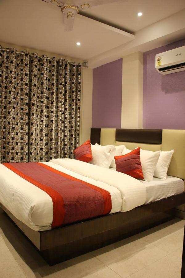 Hotel Snow White Inn Ню Делхи Екстериор снимка
