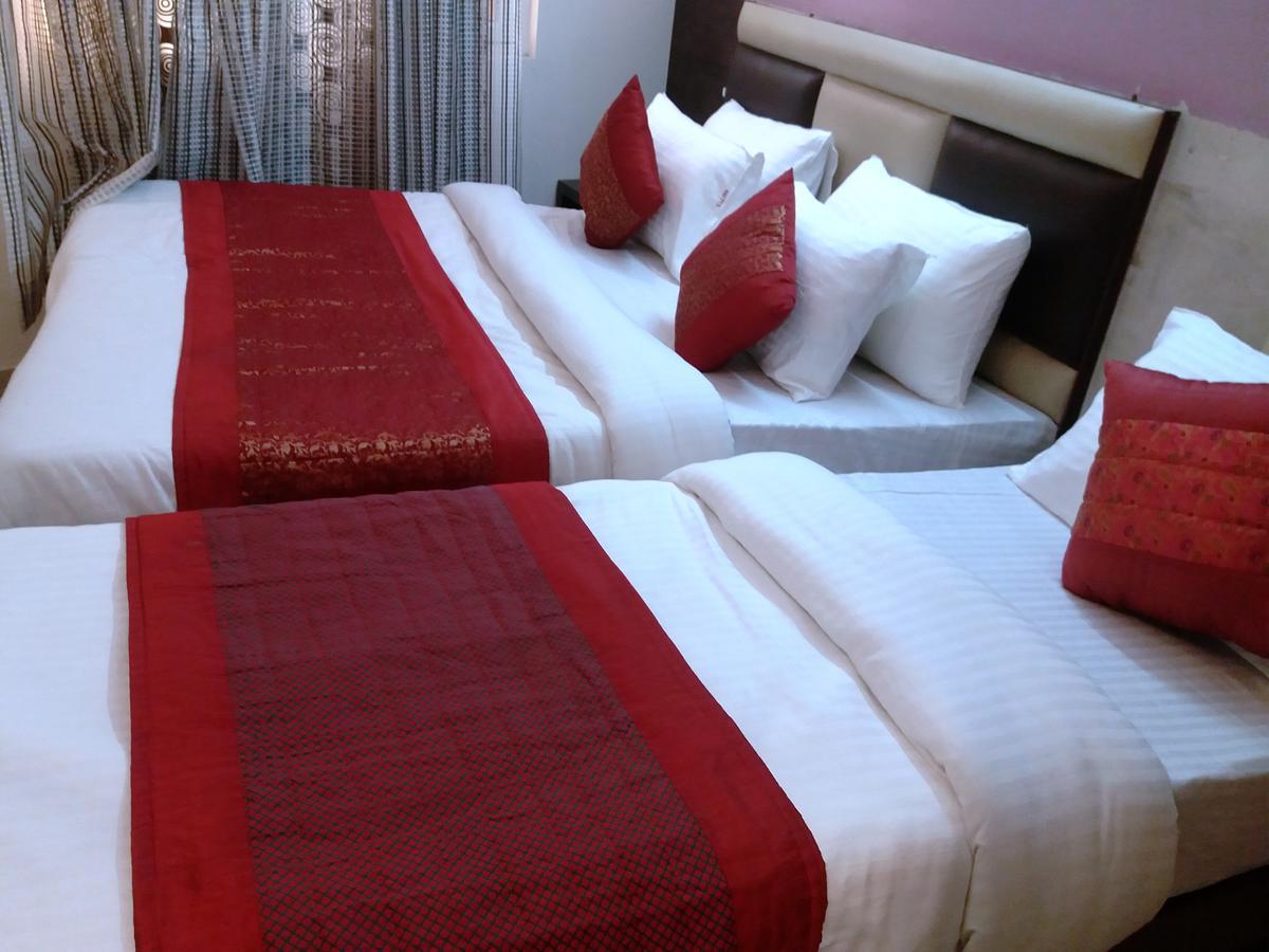 Hotel Snow White Inn Ню Делхи Екстериор снимка
